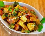 A picture of step 4 of Easy Paneer and Vegetable 
Curry:.