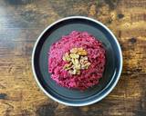 A picture of step 8 of Beetroot salad with walnuts.