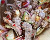 รูปขั้นตอนการทำที่ 1 ของ ยำหมูสมุนไพรเคลียร์วัตถุดิบ🌶️🧄