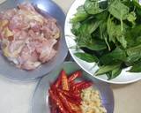 รูปขั้นตอนการทำที่ 1 ของ สะโพกไก่ผัดโหระพา #