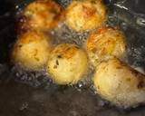 A picture of step 4 of Crab balls with curry mayonnaise and capers.