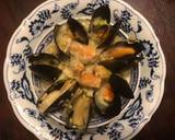 A picture of step 3 of 950. California Farm Mussels Thermidor.