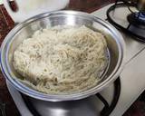 A picture of step 2 of Vermicelli vegetables balls.