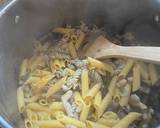 A picture of step 4 of Mushroom and Bean Pesto Pasta.