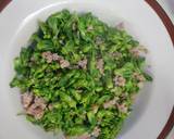 รูปขั้นตอนการทำที่ 2 ของ ดอกขจรผัดหมูสับ