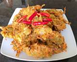 A picture of step 8 of Indonesian Vegetable Fritters (bakwan sayur).