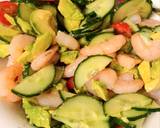 A picture of step 2 of Cucumber Salad with Avocado, Shrimp and Mozzarella.