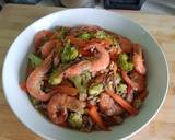 รูปขั้นตอนการทำที่ 5 ของ กุ้งผัดบล็อกโคลี่