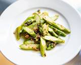 A picture of step 3 of Sauteed asparagus with anchovies.